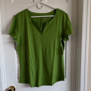 New York & Company Olive Green Short Sleeve Notch-Neck Tee